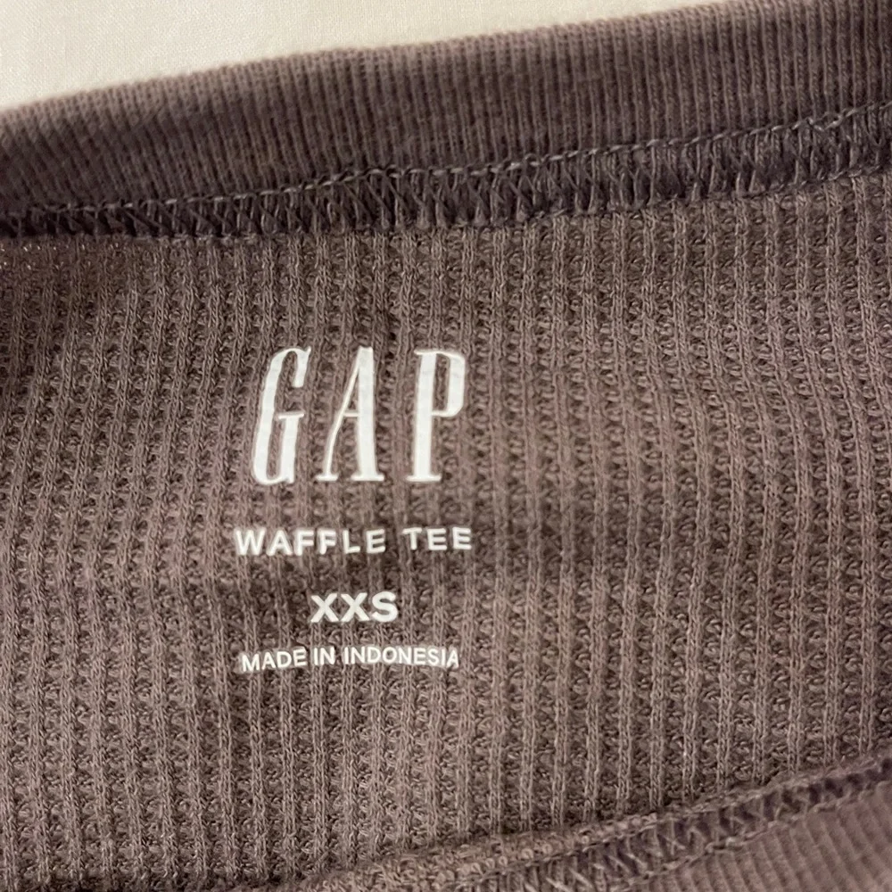GAP Chocolate Ribbed Long Sleeve Shirt - Picture 2 of 2